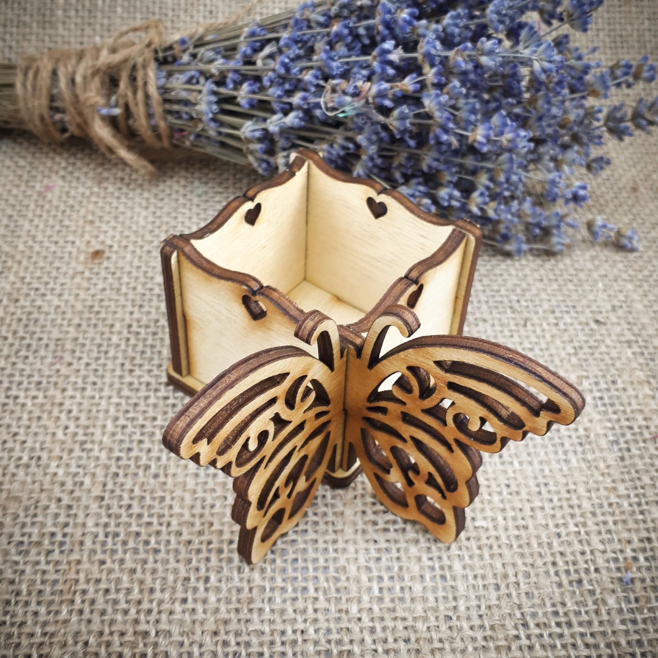 Cutiuță cu fluture, placaj, 12 cm