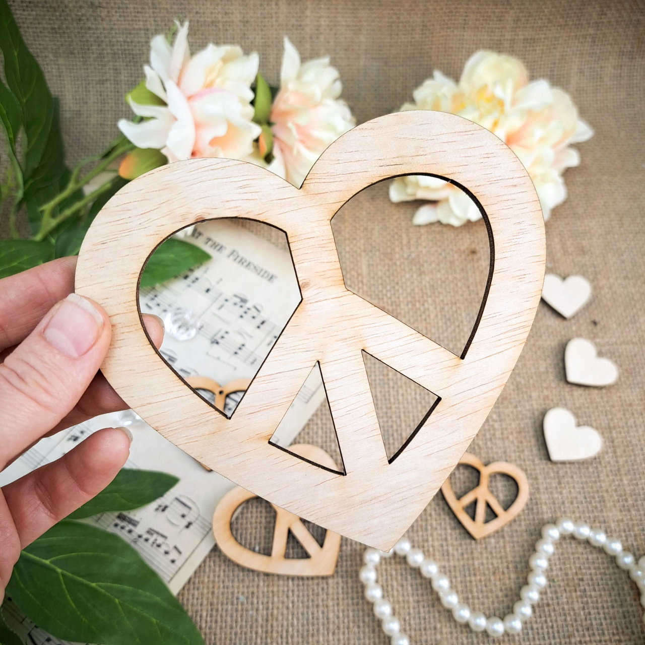 Simbol iubire și pace, 22×20 cm, placaj