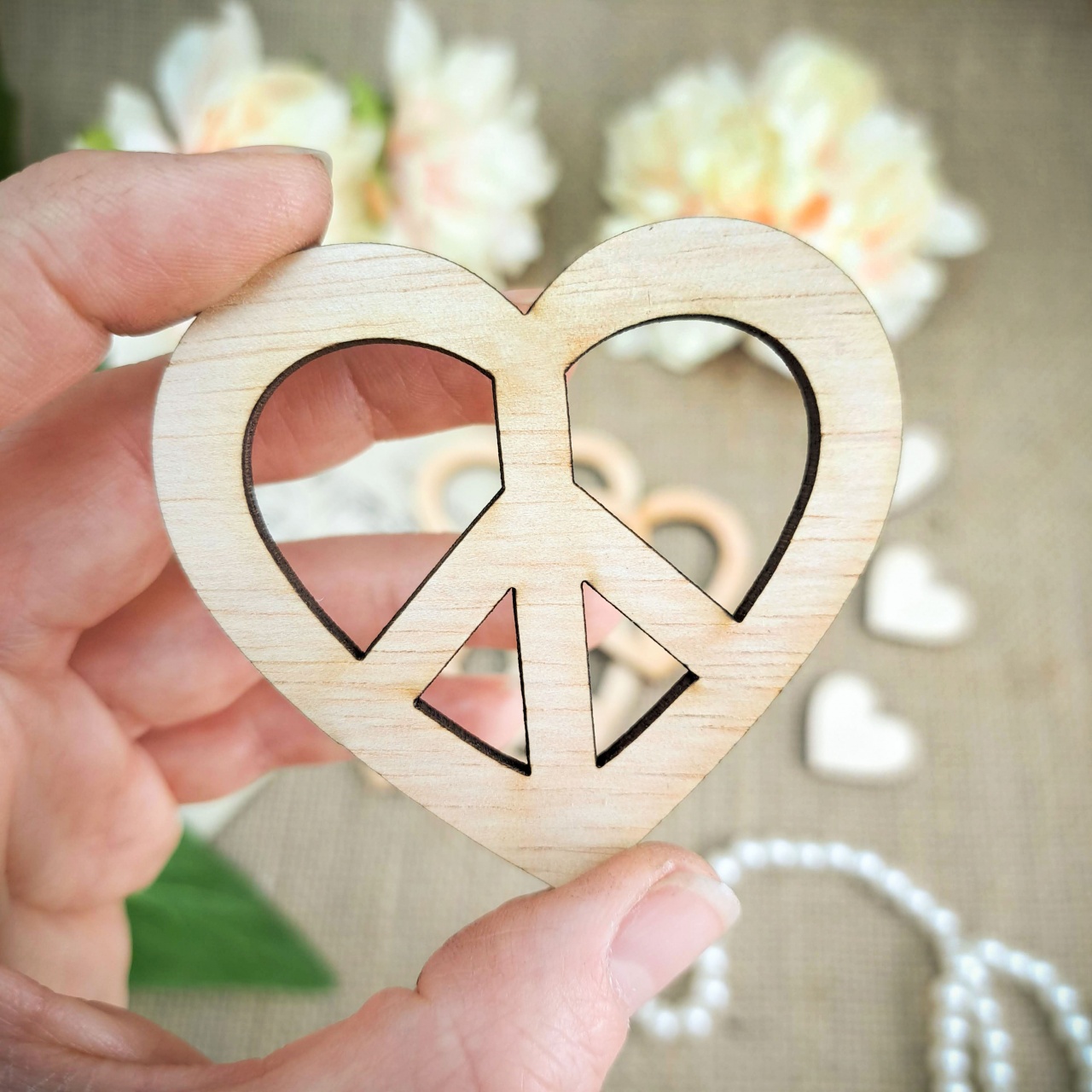 Simbol iubire și pace, 13,3×12 cm, placaj