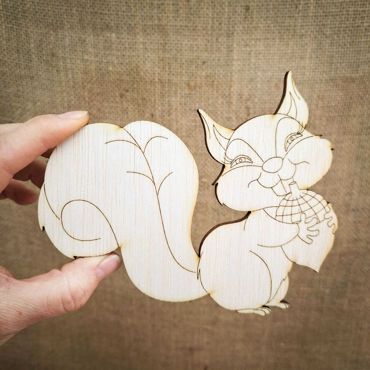 Veveriță cu ghindă, 10×8 cm, placaj lemn
