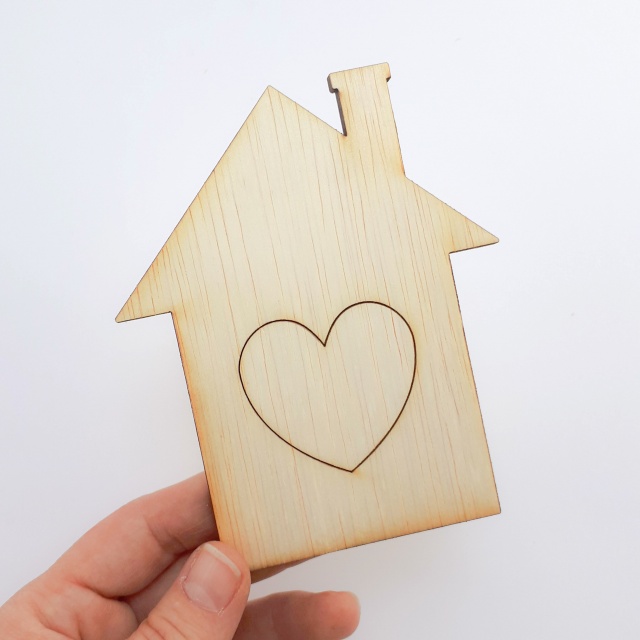 Căsuță cu inimă pirogravată, 10×12 cm, placaj lemn  :: 12 cm