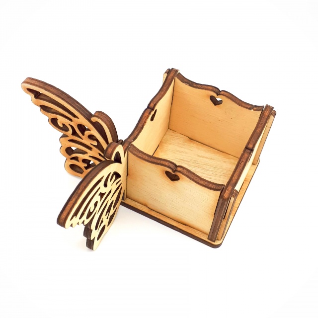 Cutiuță cu fluture, placaj, 12 cm :: 12 cm