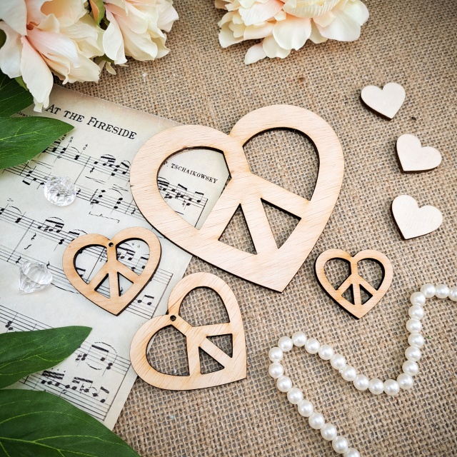 Simbol iubire și pace, 13,3×12 cm, placaj :: 12 cm
