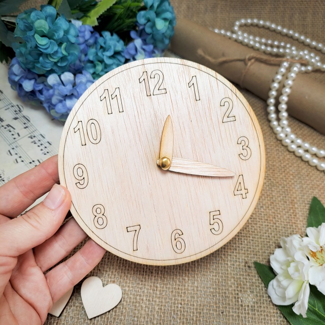 Ceas cu arătătoare și cifre pirogravate, Ø13 cm, placaj lemn natur