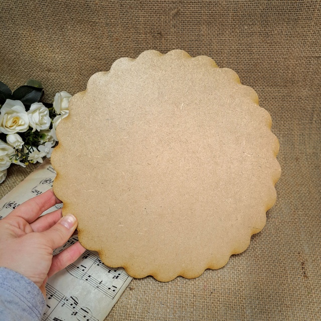 Platou rotund cu margine ondulată, Ø25 cm, HDF alb pe o parte :: 25 cm