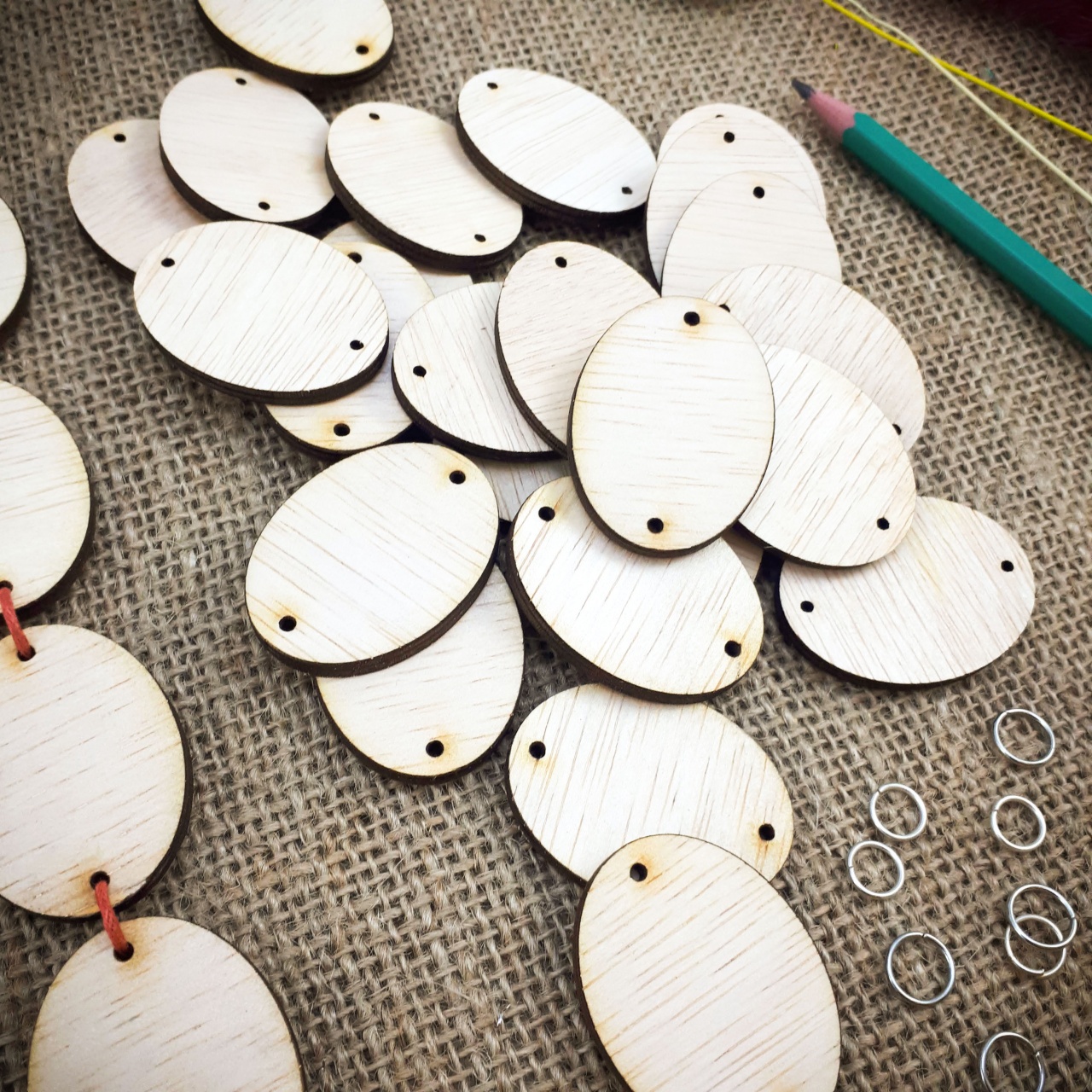 Tăblițe ovale cu sau fără găuri, 36 buc, 3 x 4 cm, placaj lemn natur