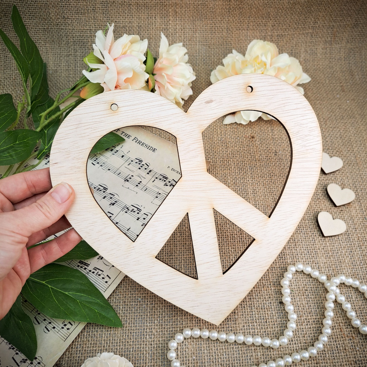 Simbol iubire și pace, 22×20 cm, placaj :: 20 cm